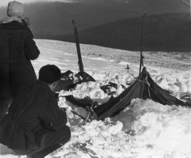 Koptelov (squatting) shows Karelin where the tent was found. Photo from February 27, 1959