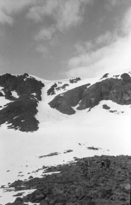 Couloir near the search cabin on Chivruay Pass