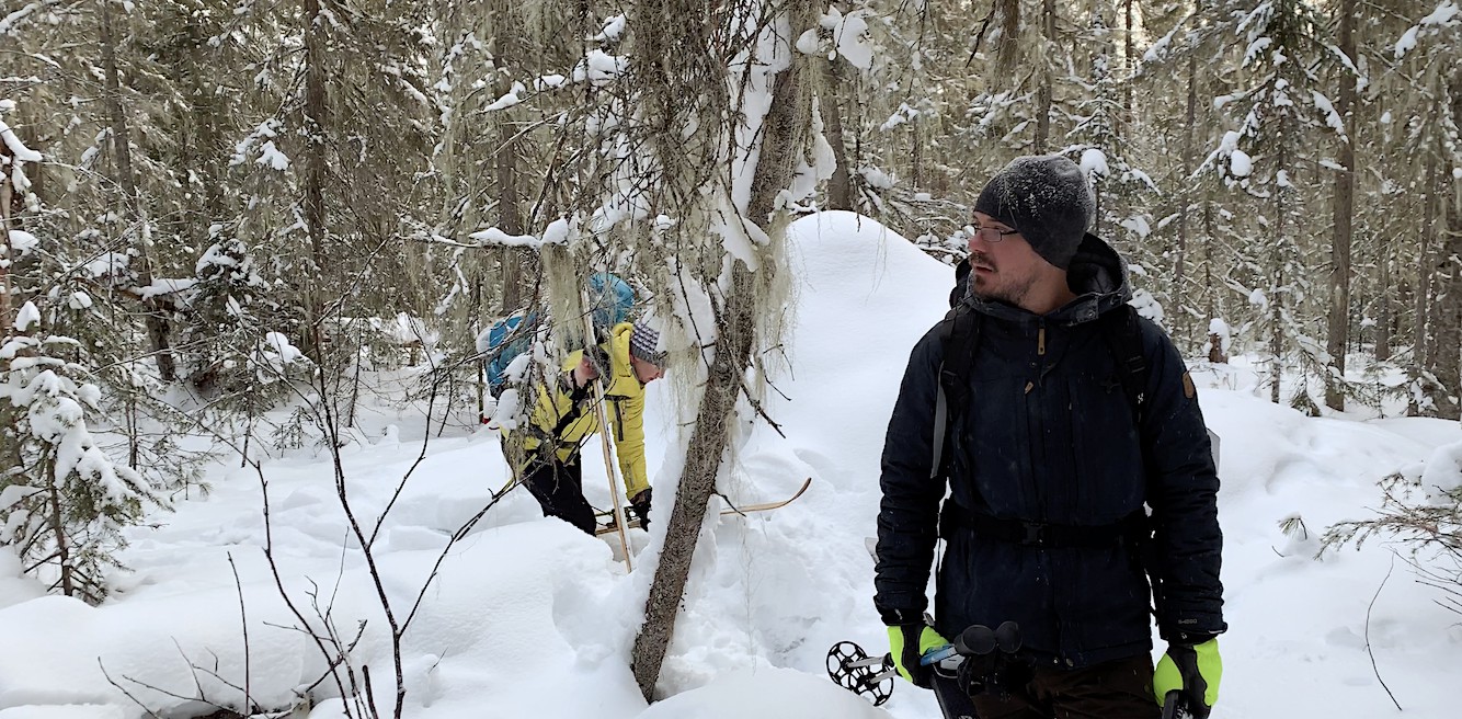 Dyatlov pass: Andreas Liljegren taking a well deserved break from tough skiing through the woods