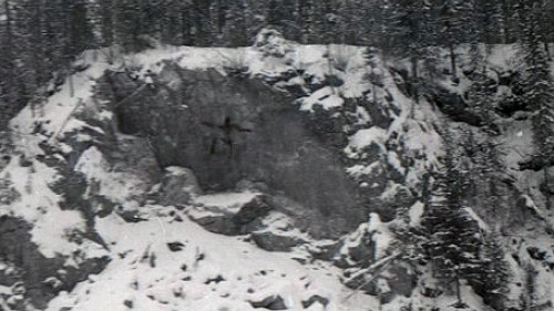 Dyatlov Pass: petroglyph on a cliff along the Lozva river