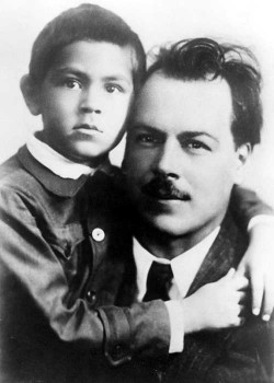 Nikolay Ivanovich Vavilov with his son Oleg