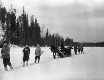 27 Jan 1959 - Lozva river, Doroshenko, Zina, Dubinina, uncle Slava Velikyavichus on the sledge, Yudin, Dyatlov, Tibo, Slobodin, Zolotaryov or Krivonischenko