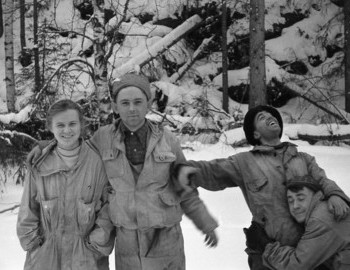 28 Jan 1959 - Lozva river, h 956 Guys are fooling around while resting. Lyuda, Krivonischenko, Nikolay with the black hat, embraced by Slobodin.
