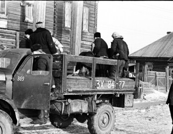 Mounting a truck in Ivdel. The photo was taken near an old hotel on the bank of the Ivdel River 
