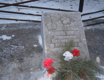 Zina Kolmogorova tomb in 2009