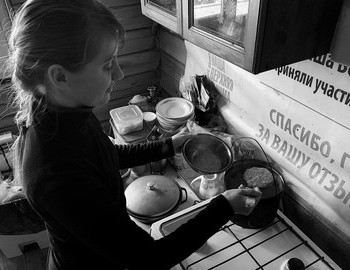 Ekaterina Zimina maiking porridge in Vizhay