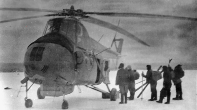 Slobtsov's search group in Ivdel boarding a helicopter 31510 from 123rd flight detachment with commander Pustobaev.