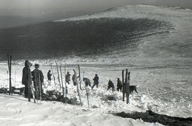 Расположение места палатки на склоне, 1959г (В.Брусницын)