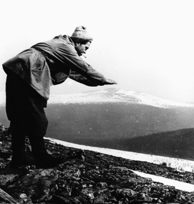 Vladimir Askinadzi pretends to warm his hands over Otorten