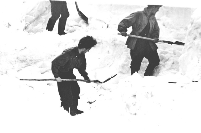 More digging, Suvorov in the foreground