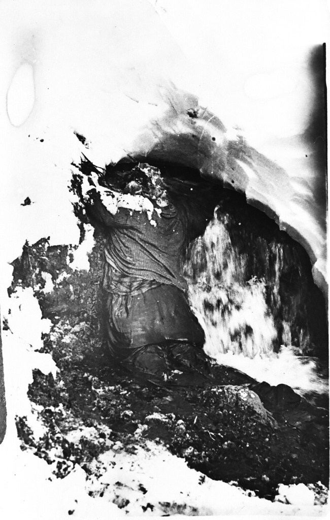 Обнаружение Дубининой. Фото от 5.05. Фотография вошла в материалы 1го тома (л.398) УД