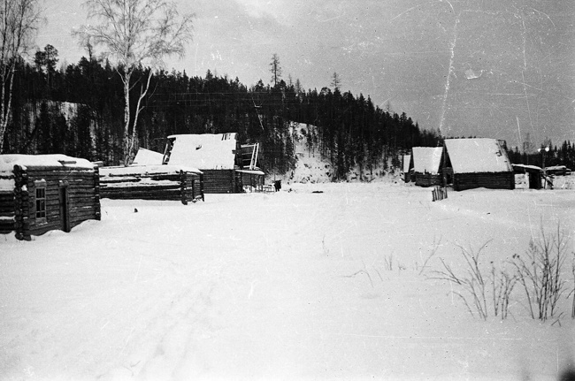 2nd Northern. Jan 28. Panorama of the village. The figure of a man is visible in the center of the house, presumably Yudin.