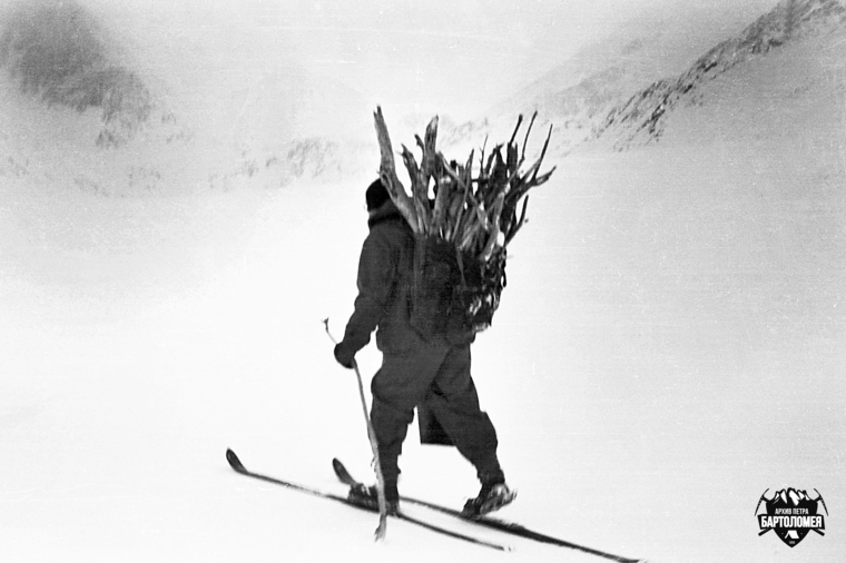 When a group member fell ill, firewood and porridge were carried from 10 km away.