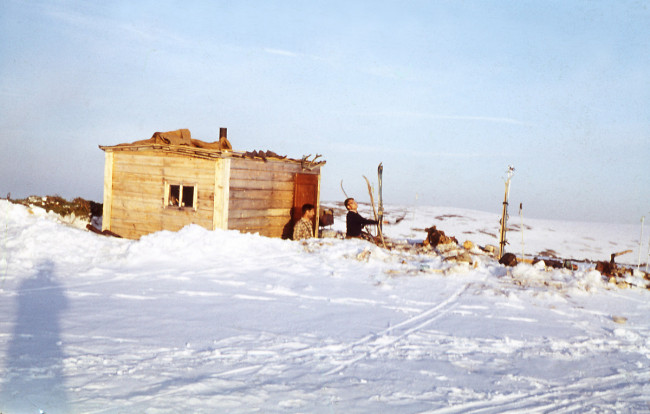 Search team cabin on the Chivruay Pass plateau