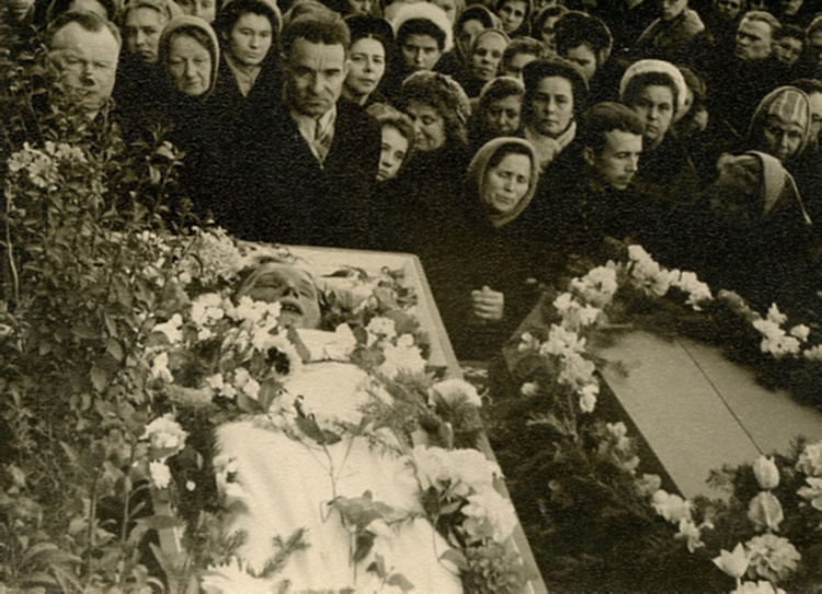 Dyatlov Pass: 10 Mar 1959 funerals, Rustem open coffin
