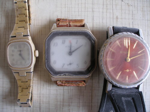 Experiment with frozen watches
