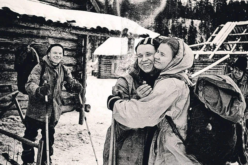 Lyudmila Dubinina says goodbye to Yuri Yudin, who is leaving the group due to illness