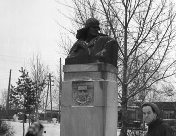 24 Jan 1959 - Serov, Monument of Serov, Aleksander Kolevatov