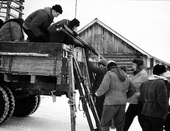 25 Jan 1959 - Vizhay, Dyatlov group is helping Blinov group to mount a bus to 41st district - Doroshenko in motion blur