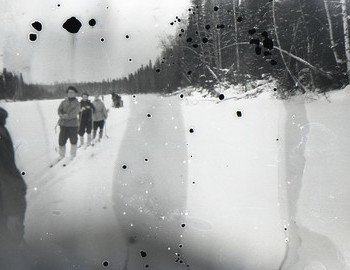 27 Jan 1959 - Lozva river, from left Kolevatov (cut), Doroshenko, Zina Kolmogorova, Lyuda Dubinina. In the distance, behind the horse is Krivonischenko