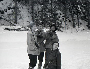 28 Jan 1959 - Lozva river, Lyuda, Slobodin, Nikolay and Zina kneeling