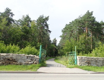 Markers how to find Zolotaryov's and Krivonischenko's graves.