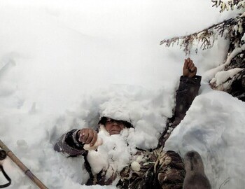 Jan 29, halt on Auspiya, Thibeaux-Brignolle goofing in the snow.