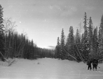 30 Jan 1959 - Auspiya river, Igor Dyatlov stopped and looked back at the photographer, Tibo, Lyuda is with a light backpack.