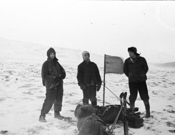Akselrod's group on the landing site. Sogrin-Akselrod-Tipikin