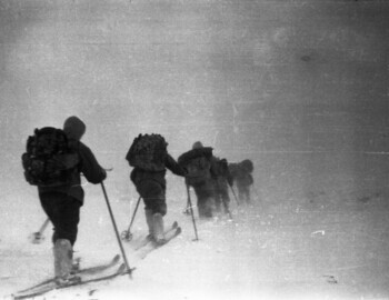 The group on the pass. Feb 1. Doroshenko, Thibeaux-Brignolle, Krivonischenko, Slobodin, and Dyatlov (with the tent).