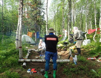 avel and Gary work for a very popular TV show hosted by Andrey Malakhov 
