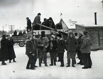 Vizhay. A group photo of servicemen with part of the Dyatlov and Blinov groups. Jan 25. (read more on the gallery page)