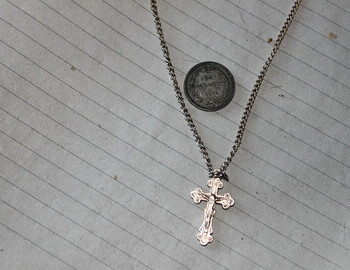 This cross belongs to Prokopiy Timofeevich Bahtiyarov and it is located in one of the Mansi sanctuaries on Lozva.
