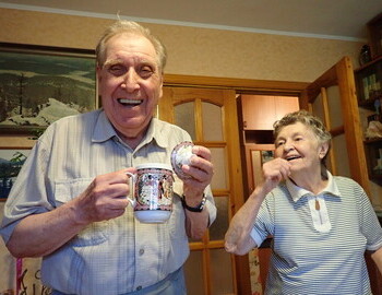 This cup is a gift I brought to Pyotr Bartolomey from Askinadzi.