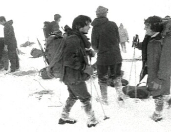 The rescue team set out on foot in poor visibility