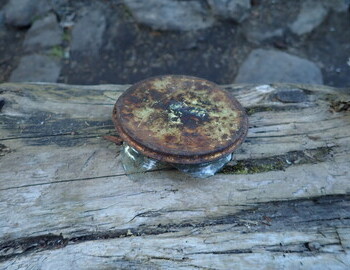 The lid of a glass jar found in the area where the winter searchers camp must have been in 1959.