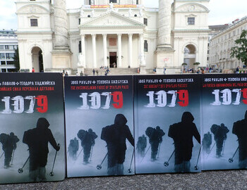 "1079" in Russian, English, German and Spanish