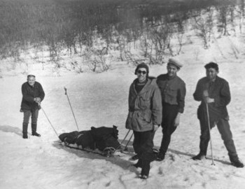 A body being transported to the Boot Rock to be airlifted to Ivdel morgue
