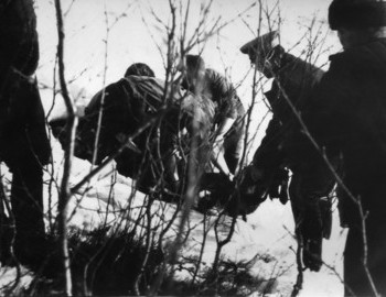 Excavating the body of Lyudmila Dubinina, 5 May 1959