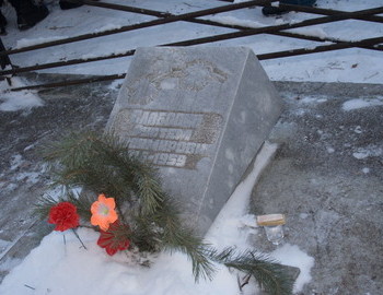 Rustem Slobodin tomb in 2009