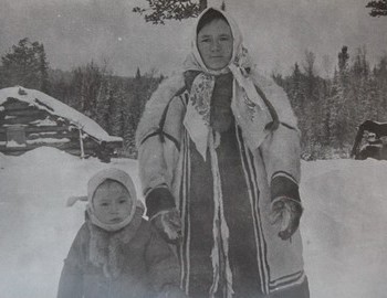 Darya Bahtiyarova with her daughter Tatyana. Khovr-yankylm-paul.