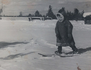 Suevat-paul. Aleksey Kurikov on children's skis, the son of Nina (Kurikova) Adina, the sister of Nikolay Stepanovich