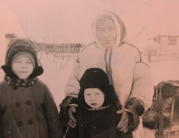 Nikolay Stepanovich Kurikov with his grandchildren, Burmantovo