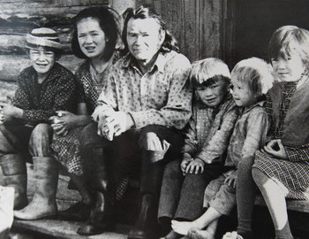 1982 The Bahtiyarov family. In the center is Nikolay Yakimovich Bahtiyarov and his children: Petr, Marina, Timofey, Andrey and Olga.