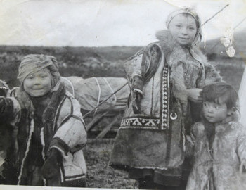 Lena, Tanya, Galya Anyamov. In the Urals with parents. Parents tended deer for 10 years, and the kids were always with them.