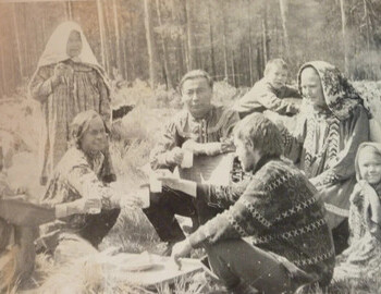 With his back sits Victor Maltsev (deceased), who studied the life of the Mansi people.