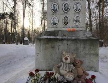 Feb 13, 2019 - Mihaylovskoe cemetery, Dyatlov group memorial