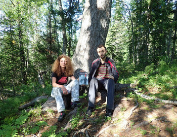 Teodora Hadjiyska and Evgeniy Kuk at the cedar with book "1079"