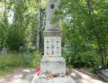 Aug 11, 2022 - Mihaylovskoe cemetery, Dyatlov group memorial
