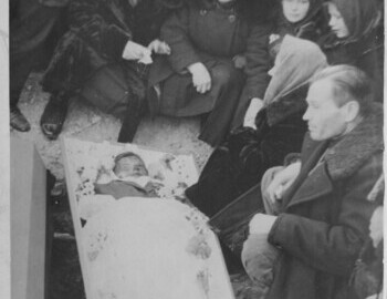 Zina's opened coffin - photo from Kolmogorova's sister T. A. Zaprudina